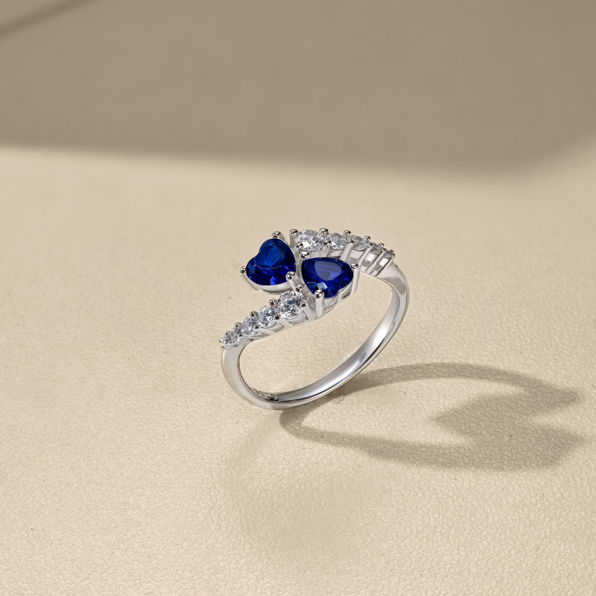 Amor Luna Ring
