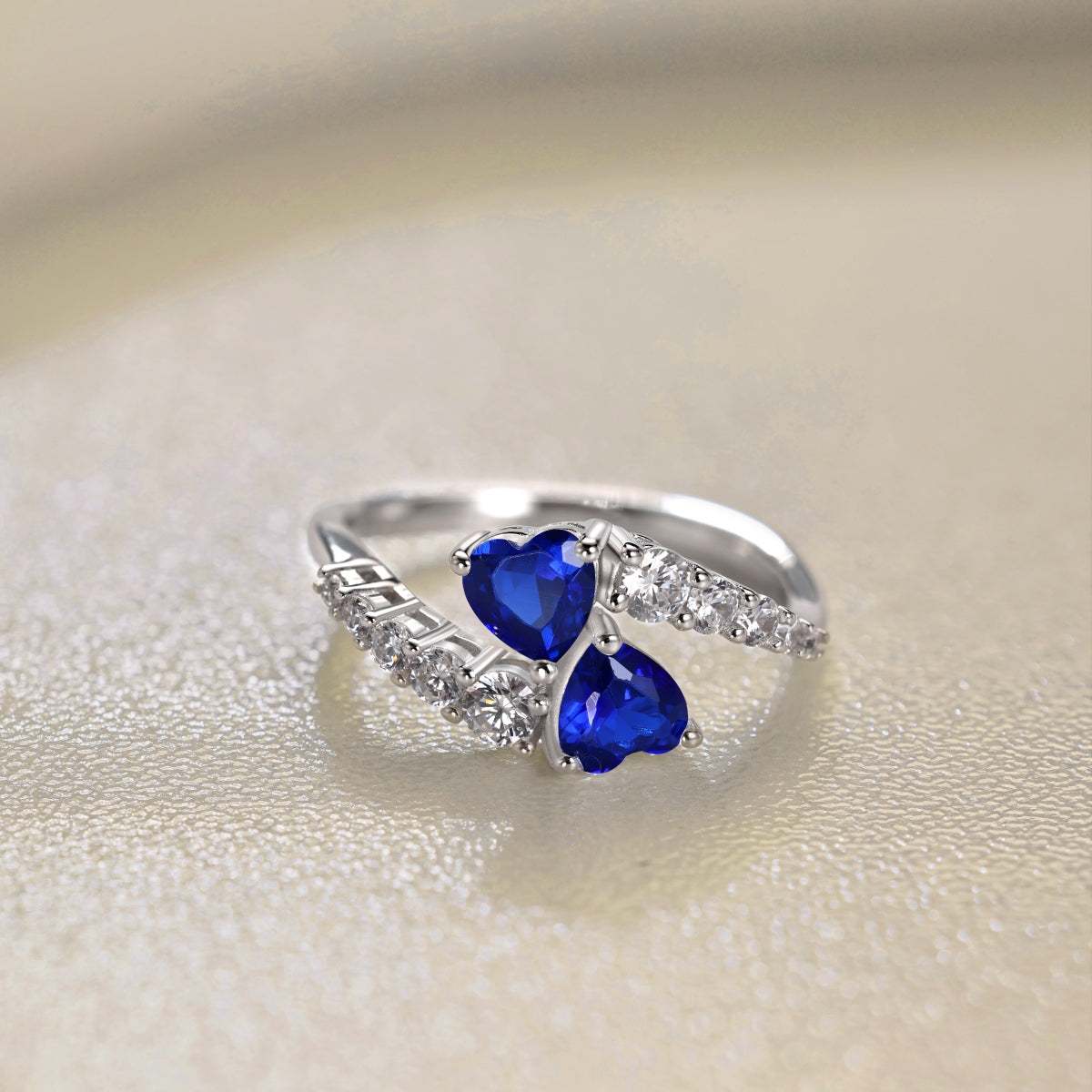 Amor Luna Ring