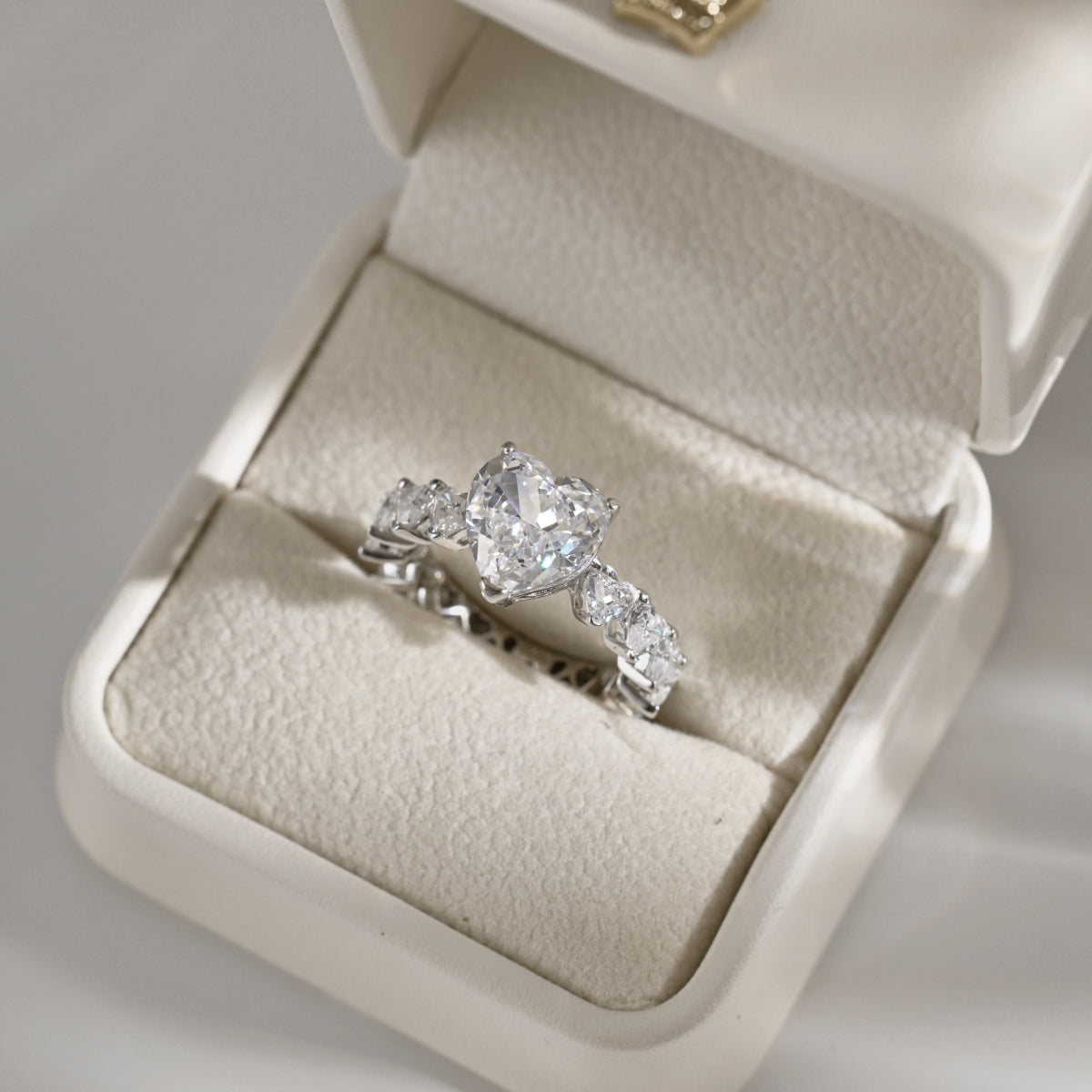 Amara Ring